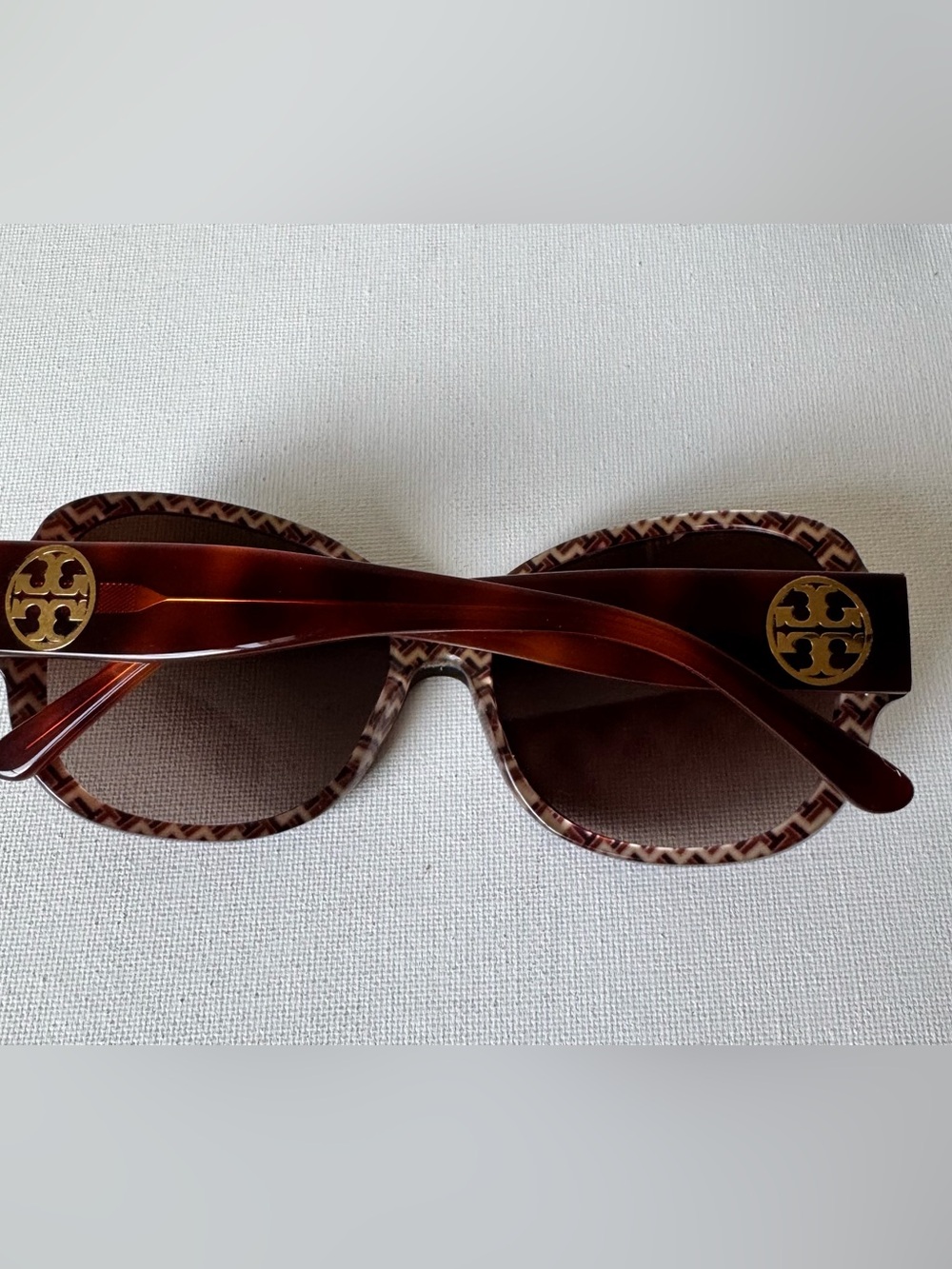 Tory Burch Oversized Sunglasses in Brown with Orange Case - Picture 6 of 16